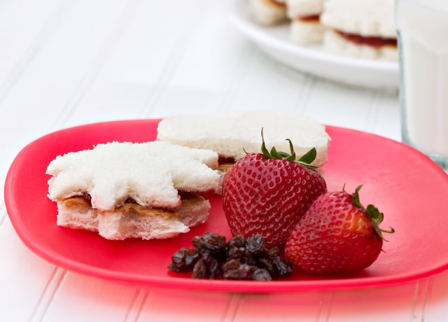 7 Tactics to Help Get Picky Eaters to Try New Foods